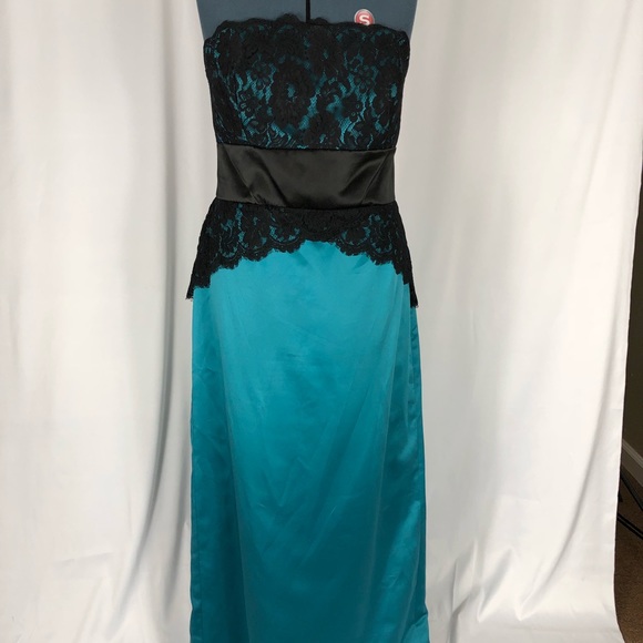 Beautiful Emerald Formal Gown - Picture 2 of 4